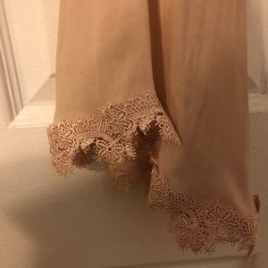 Peach V-neck crop top with laced sleeves 💗